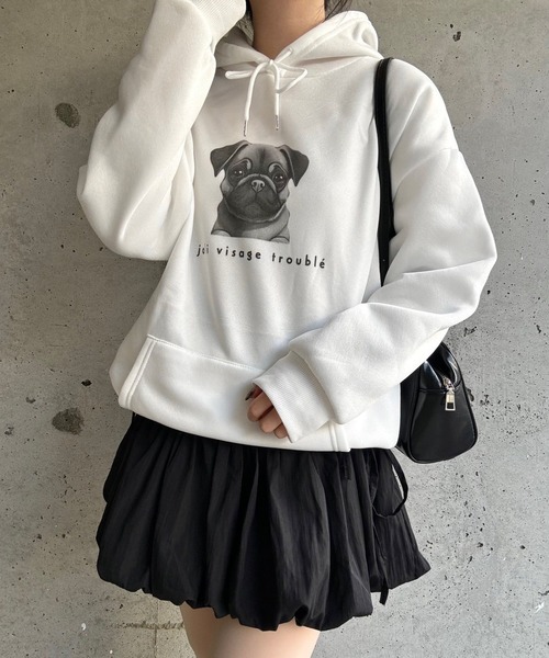 merrylatte(メリーラテ)の「パグプリントデザインパーカー(パーカー・レディース・ホワイト・MEDIUM)」の1枚目の写真