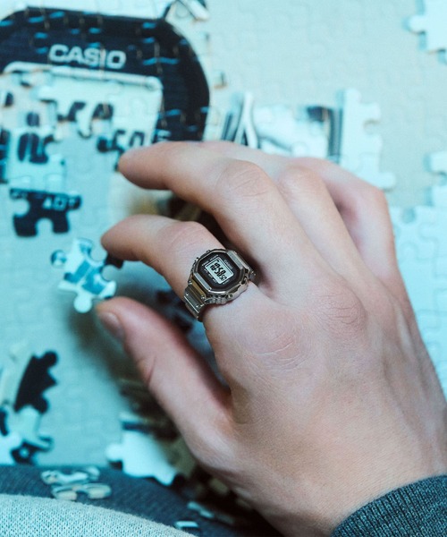 CASIO(カシオ)の「CASIO/カシオ 時計 CASIO RING WATCH リングウォッチ CRW-001-1JR(デジタル腕時計・メンズ・シルバー・FREE)」の2枚目の写真