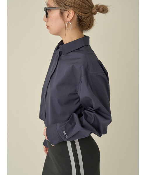 emmi（エミ）の「emmiロゴショートシャツ（シャツ/ブラウス・レディース・ホワイト/イエロー/ネイビー・FREE）」の3枚目の写真