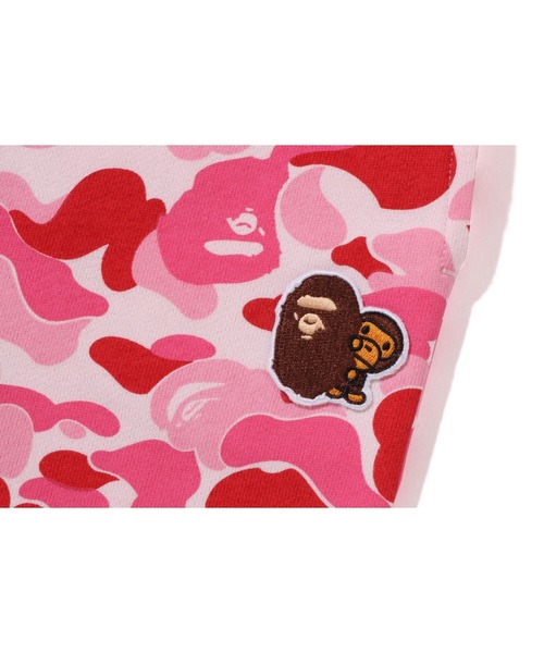 A BATHING APE(アベイシングエイプ)の「ABC CAMO APE & MILO ONE POINT SWEAT PANTS(スウェットパンツ・キッズ・ピンク/グリーン/ブルー・160/150)」の9枚目の写真