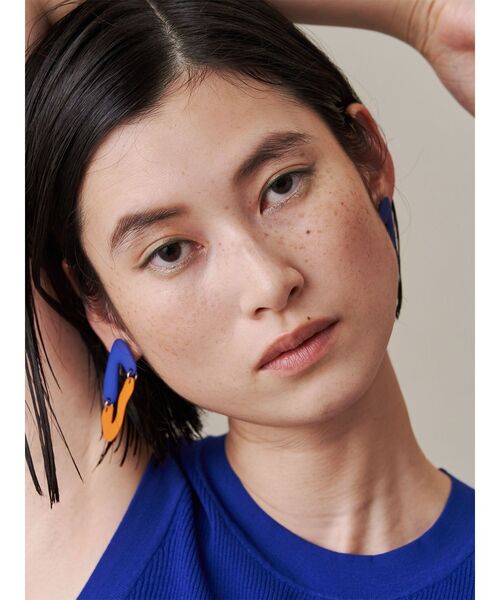 UN3D.(アンスリード)の「SWAY TRIANGLE EARRING / スウェイトライアングルイヤリング(イヤリング・レディース・ブルー/ブラウン/カーキ/その他1・FREE)」の12枚目の写真