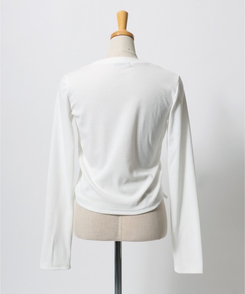 CECIL McBEE（セシルマクビー）の「CECIL McBEE（セシルマクビー）ギャザードロストリボン ラインストーンロゴリブニットロンT レディース/長袖（Tシャツ/カットソー・レディース・オフホワイト/ブラック・M/L）」の15枚目の写真