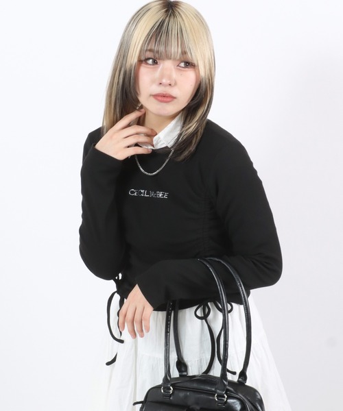 CECIL McBEE（セシルマクビー）の「CECIL McBEE（セシルマクビー）ギャザードロストリボン ラインストーンロゴリブニットロンT レディース/長袖（Tシャツ/カットソー・レディース・オフホワイト/ブラック・M/L）」の11枚目の写真