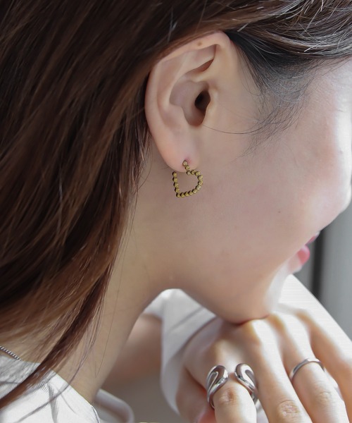 abaskdesign(アバスクデザイン)の「金属アレルギー対応 ドットハートピアス(ピアス(両耳用)・レディース・ゴールド/シルバー・FREE)」の4枚目の写真