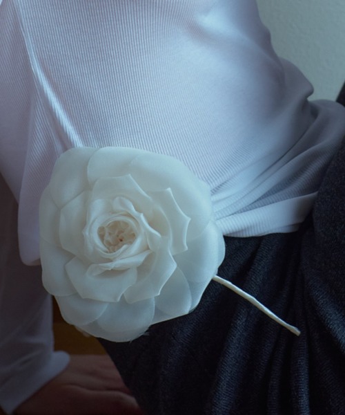 IRIS47(イリスフォーセブン)の「【IRIS 47】rhodon corsage/ロドン コサージュ(ブローチ/コサージュ・レディース・グリーン/アイボリー/ブラック/ピンク・FREE)」の3枚目の写真