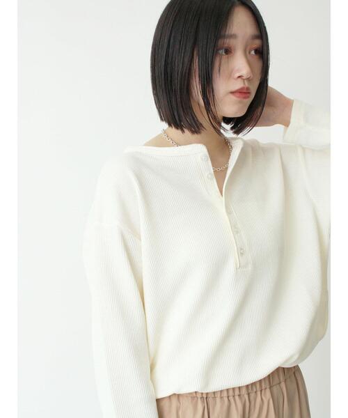 sm2rhythm(サマンサモスモスリズム)の「2wayヘンリーネックプルオーバー(Tシャツ/カットソー・レディース・キナリ/ブラック/レッド・F)」の1枚目の写真
