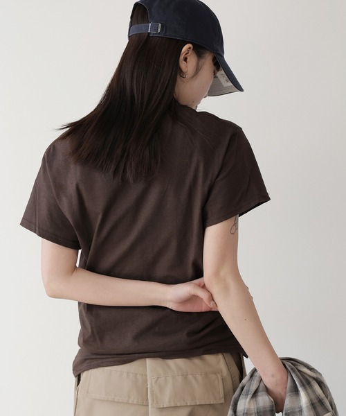 GILDAN（ギルダン）の「【GILDAN】ギルダン/ 色・サイズ展開豊富 クルーネック Tシャツ ウルトラコットン100% 6.0oz ベーシック無地カットソー ビッグサイズ ヘビーウェイト 2026年春夏（Tシャツ/カットソー・レディース・カーキ/オリーブ/ライトブルー/イエロー系その他/ライトピンク/ダークグリーン/ダークブラウン/ライム/パープル/チャコール/ロイヤルブルー/ライトパープル/オレンジ/ネイビー/ブラック/ホワイト/ナチュラル・S/M/L/XL）」の4枚目の写真