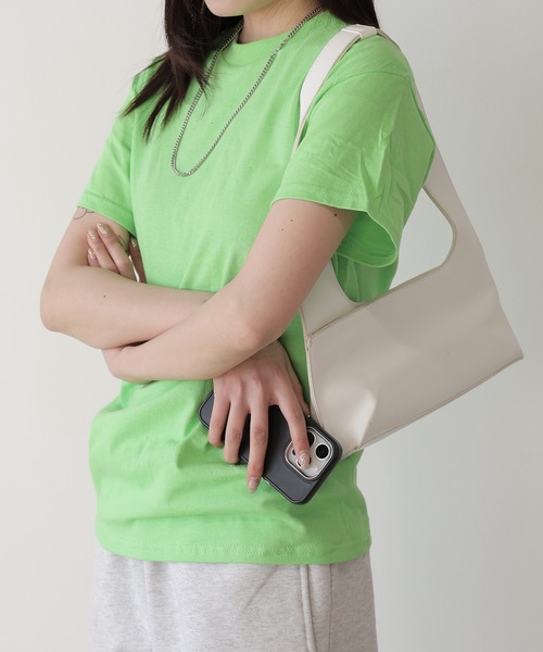 GILDAN（ギルダン）の「【GILDAN】ギルダン/ 色・サイズ展開豊富 クルーネック Tシャツ ウルトラコットン100% 6.0oz ベーシック無地カットソー ビッグサイズ ヘビーウェイト 2026年春夏（Tシャツ/カットソー・レディース・カーキ/オリーブ/ライトブルー/イエロー系その他/ライトピンク/ダークグリーン/ダークブラウン/ライム/パープル/チャコール/ロイヤルブルー/ライトパープル/オレンジ/ネイビー/ブラック/ホワイト/ナチュラル・S/M/L/XL）」の21枚目の写真