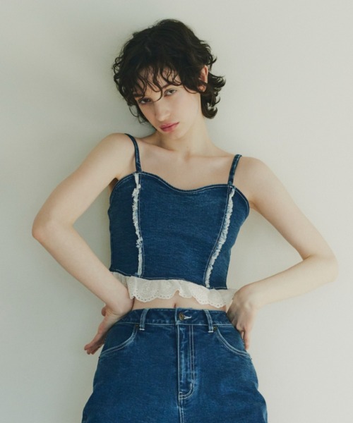 HONEY MI HONEY(ハニーミーハニー)の「cotton frill denim bustier(キャミソール・レディース・サックスブルー/ブルー/オフホワイト/ブラック・FREE)」の4枚目の写真