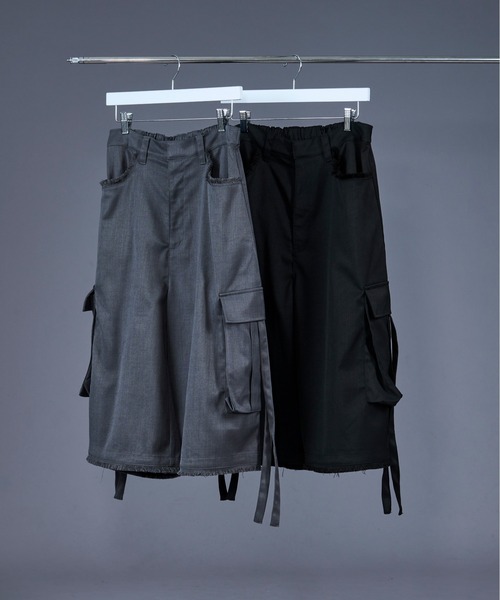 Ellno Loset(エルノロゼット)の「コードツキフリンジカーゴハーフパンツ(その他パンツ・メンズ・ブラック/グレー・SMALL/MEDIUM/LARGE)」の7枚目の写真