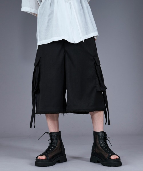 Ellno Loset(エルノロゼット)の「コードツキフリンジカーゴハーフパンツ(その他パンツ・メンズ・ブラック/グレー・SMALL/MEDIUM/LARGE)」の13枚目の写真