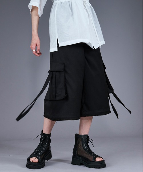 Ellno Loset(エルノロゼット)の「コードツキフリンジカーゴハーフパンツ(その他パンツ・メンズ・ブラック/グレー・SMALL/MEDIUM/LARGE)」の14枚目の写真