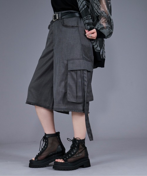 Ellno Loset(エルノロゼット)の「コードツキフリンジカーゴハーフパンツ(その他パンツ・メンズ・ブラック/グレー・SMALL/MEDIUM/LARGE)」の4枚目の写真
