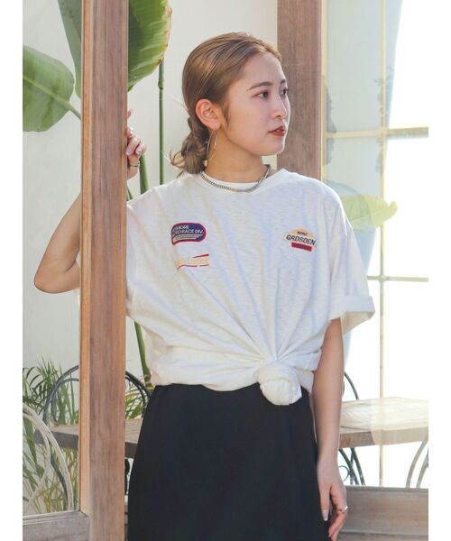 Ungrid(アングリッド)の「【UNISEX/ユニセックス】エンブロイダリーダメージロゴTee(Tシャツ/カットソー・レディース・オフホワイト/ブラック/オレンジ・SMALL/MEDIUM)」の19枚目の写真