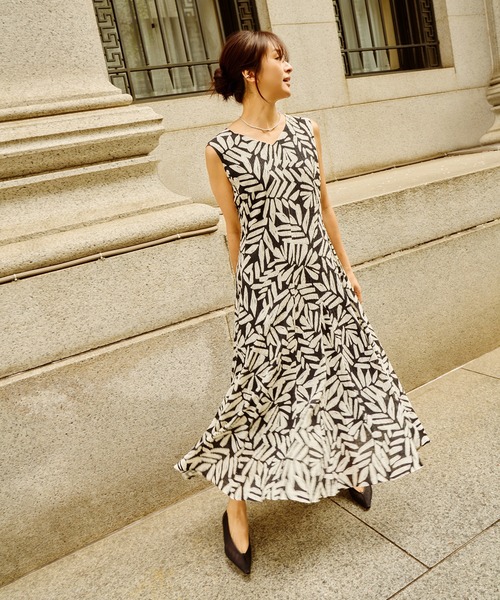 ROPE'（ロペ）の「【DEVEAUX（デヴォー）】Aラインフレアワンピース/洗える（ワンピース・レディース・ブラック/グリーン・36/38）」の16枚目の写真