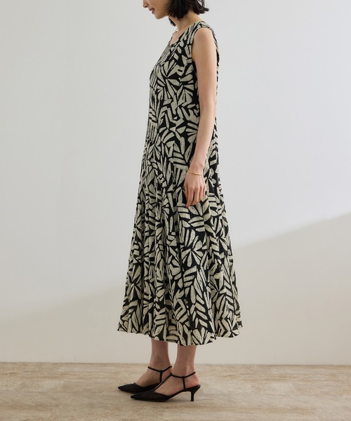 ROPE'（ロペ）の「【DEVEAUX（デヴォー）】Aラインフレアワンピース/洗える（ワンピース・レディース・ブラック/グリーン・36/38）」の4枚目の写真