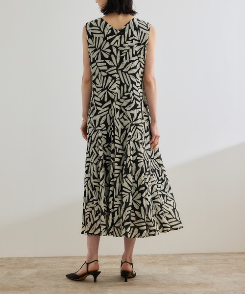 ROPE'（ロペ）の「【DEVEAUX（デヴォー）】Aラインフレアワンピース/洗える（ワンピース・レディース・ブラック/グリーン・36/38）」の5枚目の写真