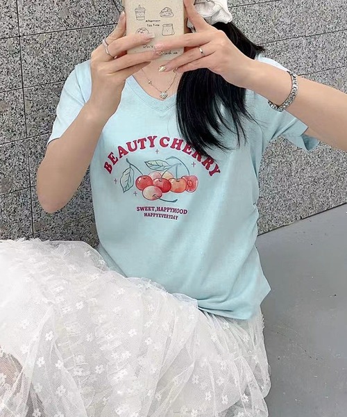 aimoha(アイモハ)の「VネックチェリーTシャツ(Tシャツ/カットソー・レディース・グレー/ブルー/ホワイト/ライトグリーン/パープル・FREE)」の17枚目の写真