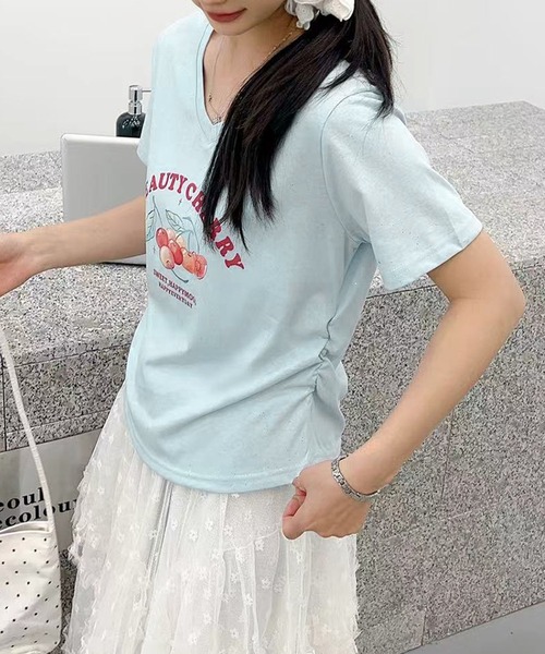 aimoha(アイモハ)の「VネックチェリーTシャツ(Tシャツ/カットソー・レディース・グレー/ブルー/ホワイト/ライトグリーン/パープル・FREE)」の15枚目の写真