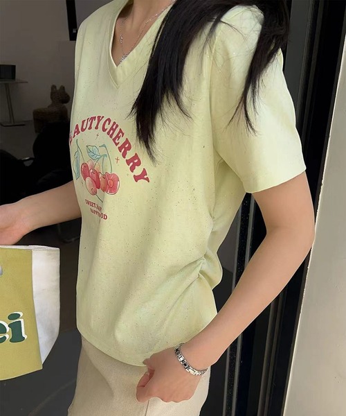 aimoha(アイモハ)の「VネックチェリーTシャツ(Tシャツ/カットソー・レディース・グレー/ブルー/ホワイト/ライトグリーン/パープル・FREE)」の13枚目の写真