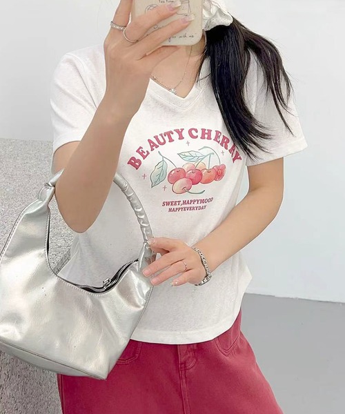 aimoha(アイモハ)の「VネックチェリーTシャツ(Tシャツ/カットソー・レディース・グレー/ブルー/ホワイト/ライトグリーン/パープル・FREE)」の9枚目の写真