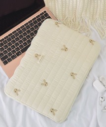 VIBGYOR Women(ヴィブジョー ウィメン)の【float】リボン/うさぎ デザイン キルティング ダブルファスナー PC/タブレットケース【13インチ】(PC・タブレットケース)