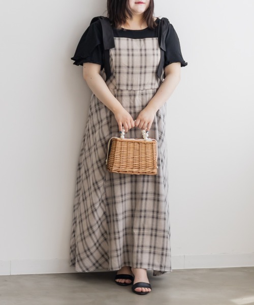 CLETTE(クレット)の「ショルダーリボン2WAYチェック柄ワンピース(ワンピース・レディース・サンドグレー/オフホワイト・LL/3L/4L)」の2枚目の写真