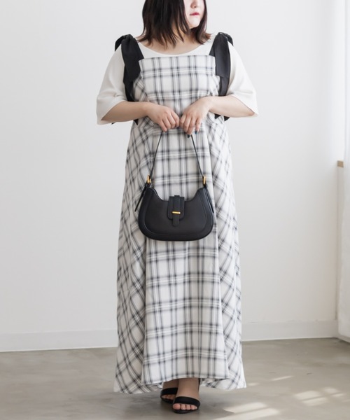 CLETTE(クレット)の「ショルダーリボン2WAYチェック柄ワンピース(ワンピース・レディース・サンドグレー/オフホワイト・LL/3L/4L)」の3枚目の写真