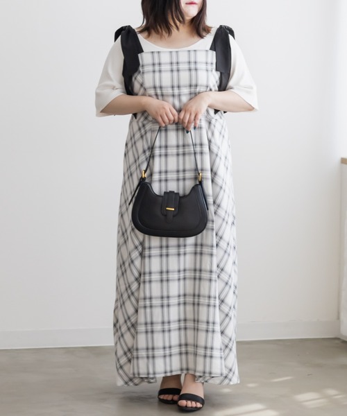 CLETTE(クレット)の「ショルダーリボン2WAYチェック柄ワンピース(ワンピース・レディース・サンドグレー/オフホワイト・LL/3L/4L)」の4枚目の写真