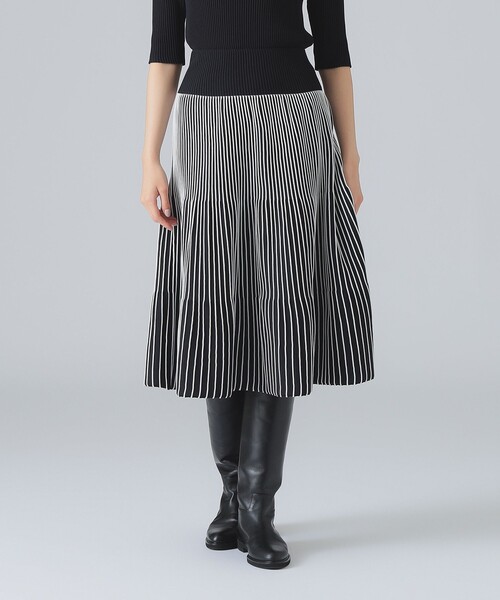 EFFE BEAMS(エッフェビームス)の「タックリブ フレアスカート(スカート・レディース・ブルー/その他・ONE SIZE)」の3枚目の写真