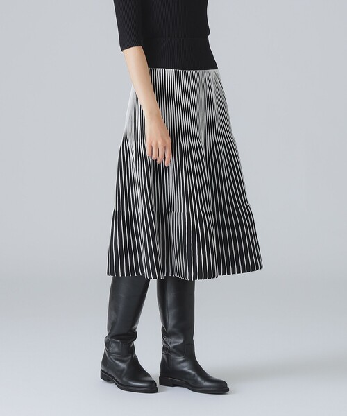 EFFE BEAMS(エッフェビームス)の「タックリブ フレアスカート(スカート・レディース・ブルー/その他・ONE SIZE)」の4枚目の写真