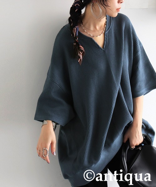 antiqua(アンティカ)の「カフタン襟カットソー(Tシャツ/カットソー・レディース・ブラック/ブルー/スミクロ/オフホワイト・ONESIZE)」の2枚目の写真