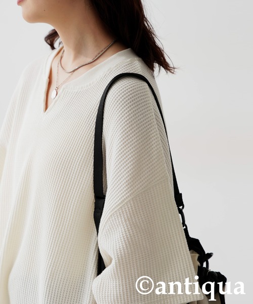 antiqua(アンティカ)の「カフタン襟カットソー(Tシャツ/カットソー・レディース・ブラック/ブルー/スミクロ/オフホワイト・ONESIZE)」の7枚目の写真