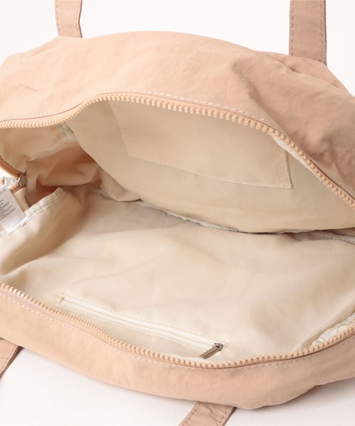 MUCENT（ムセント）の「【日本未発売/WEB限定】MUCENT(ムセント)/軽量 大容量 ユニセックス ワンポイントロゴ ショルダーバッグ/Amanda Front Pocket Shoulder Bag Unisex（ショルダーバッグ・レディース・ベージュ/ブラック/アイボリー・FREE）」の17枚目の写真