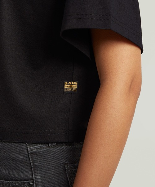 G-STAR(ジースター)の「Felt Logo Boxy T-Shirt/フェルトブランドロゴオーバーサイズボクシーフィットTシャツ(Tシャツ/カットソー・レディース・ダークブラック/オフホワイト・X-SMALL/SMALL/MEDIUM)」の6枚目の写真