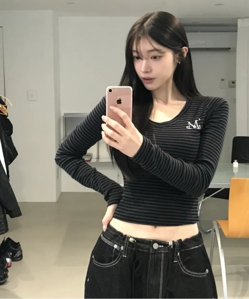 MUCENT（ムセント）の「◇MUCENT◇ブランド直輸入正規品/Vネック ストライプ ロンT　MMA V-NECK STRIPE LONG SLEEVE T（Tシャツ/カットソー・レディース・ホワイト×ブラック/ブラック・FREE）」の13枚目の写真