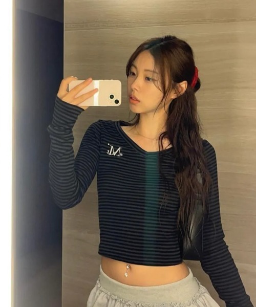 MUCENT（ムセント）の「◇MUCENT◇ブランド直輸入正規品/Vネック ストライプ ロンT　MMA V-NECK STRIPE LONG SLEEVE T（Tシャツ/カットソー・レディース・ホワイト×ブラック/ブラック・FREE）」の16枚目の写真