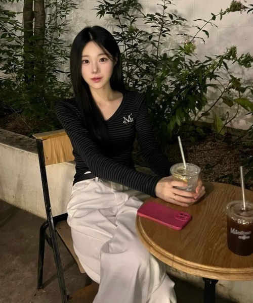 MUCENT（ムセント）の「◇MUCENT◇ブランド直輸入正規品/Vネック ストライプ ロンT　MMA V-NECK STRIPE LONG SLEEVE T（Tシャツ/カットソー・レディース・ホワイト×ブラック/ブラック・FREE）」の19枚目の写真