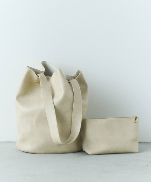 Libra Cue（リブラ キュー）の「ワンハンドルオーバルトート(ポーチ付き)（ショルダーバッグ・レディース・アイボリー/ブラック/ブラウン・FREE）」の2枚目の写真