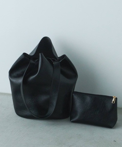 Libra Cue（リブラ キュー）の「ワンハンドルオーバルトート(ポーチ付き)（ショルダーバッグ・レディース・アイボリー/ブラック/ブラウン・FREE）」の4枚目の写真