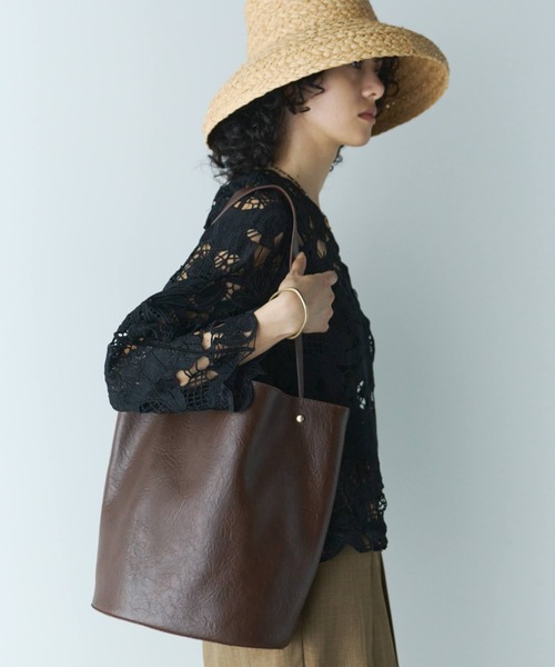 Libra Cue（リブラ キュー）の「ワンハンドルオーバルトート(ポーチ付き)（ショルダーバッグ・レディース・アイボリー/ブラック/ブラウン・FREE）」の5枚目の写真