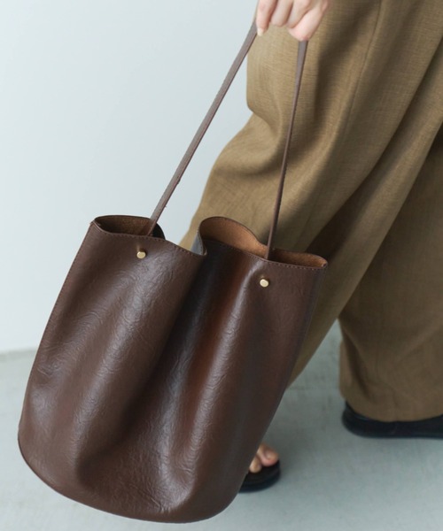 Libra Cue（リブラ キュー）の「ワンハンドルオーバルトート(ポーチ付き)（ショルダーバッグ・レディース・アイボリー/ブラック/ブラウン・FREE）」の6枚目の写真