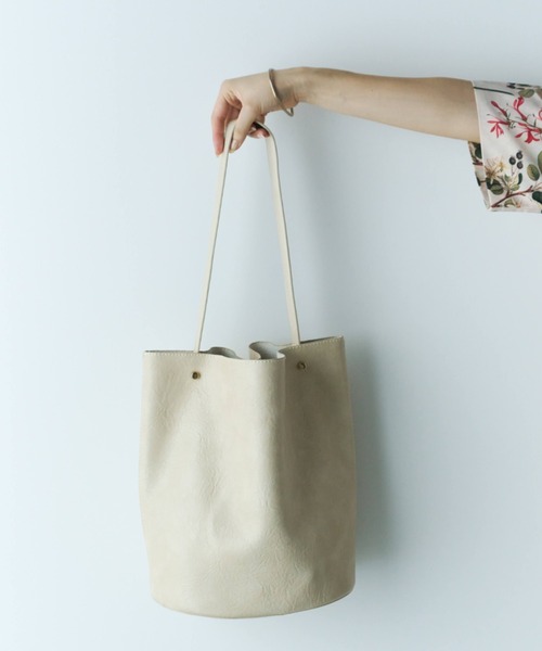 Libra Cue（リブラ キュー）の「ワンハンドルオーバルトート(ポーチ付き)（ショルダーバッグ・レディース・アイボリー/ブラック/ブラウン・FREE）」の8枚目の写真