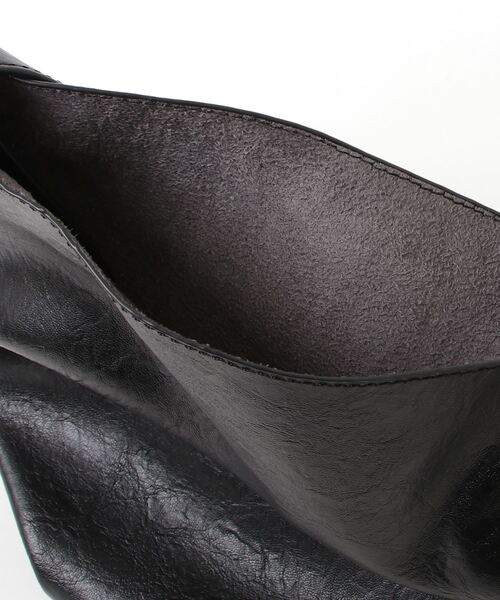 Libra Cue（リブラ キュー）の「ワンハンドルオーバルトート(ポーチ付き)（ショルダーバッグ・レディース・アイボリー/ブラック/ブラウン・FREE）」の11枚目の写真