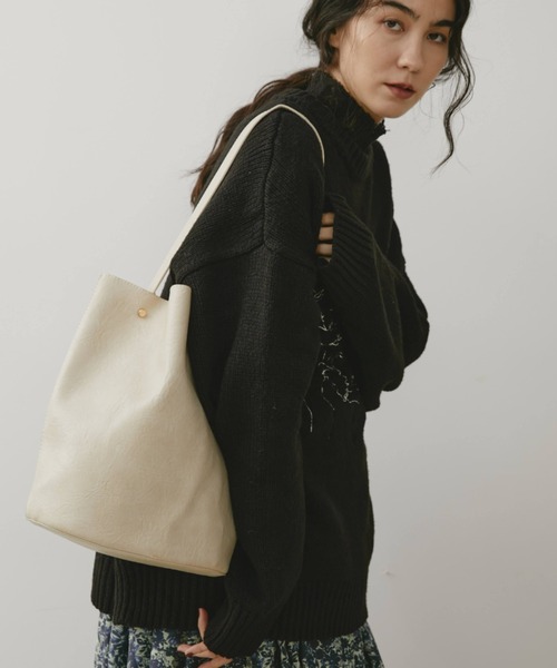 Libra Cue（リブラ キュー）の「ワンハンドルオーバルトート(ポーチ付き)（ショルダーバッグ・レディース・アイボリー/ブラック/ブラウン・FREE）」の18枚目の写真