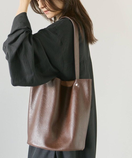 Libra Cue（リブラ キュー）の「ワンハンドルオーバルトート(ポーチ付き)（ショルダーバッグ・レディース・アイボリー/ブラック/ブラウン・FREE）」の14枚目の写真