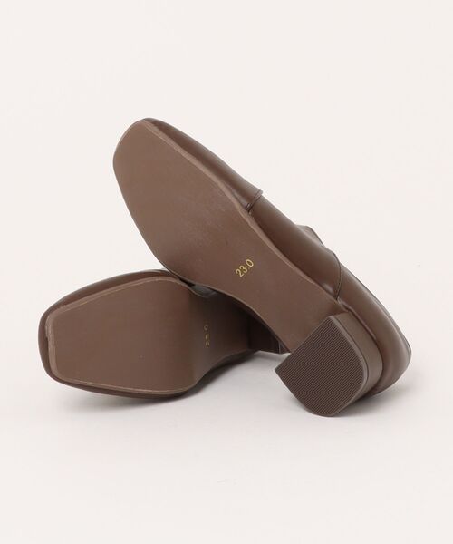 a.v.v（アーヴェヴェ）の「a.v.v / 甲深スリット ミュールパンプス（パンプス・レディース・アッシュブラウン/ブラック/ダークブラウン・24.5cm/24.0cm/23.5cm/23.0cm/22.5cm）」の5枚目の写真