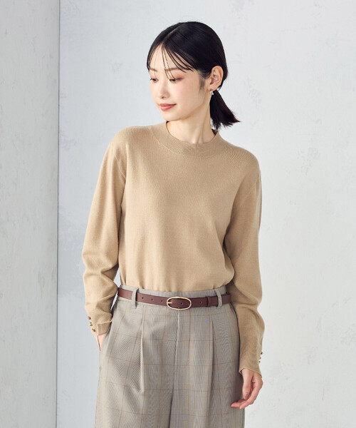 COMME CA ISM（コムサイズム）の「【ウォッシャブル】ベーシック　袖ボタンニット（ニット/セーター・レディース・ホワイト/ベージュ/レッド/ブラック・LARGE/MEDIUM）」の4枚目の写真