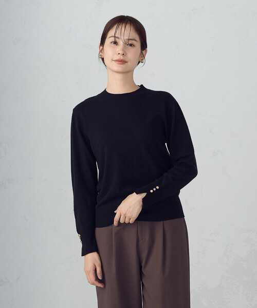 COMME CA ISM（コムサイズム）の「【ウォッシャブル】ベーシック　袖ボタンニット（ニット/セーター・レディース・ホワイト/ベージュ/レッド/ブラック・LARGE/MEDIUM）」の3枚目の写真