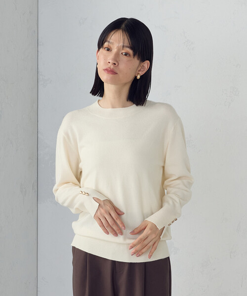 COMME CA ISM（コムサイズム）の「【ウォッシャブル】ベーシック　袖ボタンニット（ニット/セーター・レディース・ホワイト/ベージュ/レッド/ブラック・LARGE/MEDIUM）」の9枚目の写真